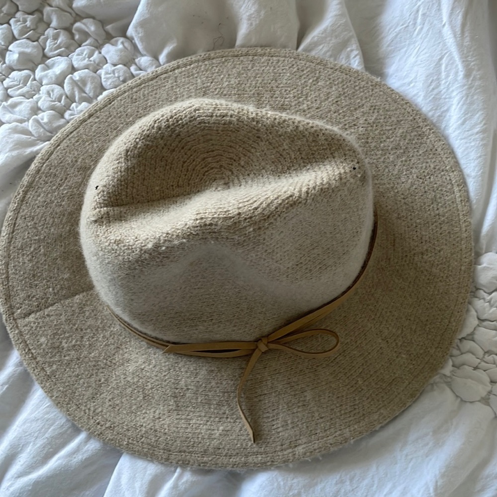 Universal Thread tan hat